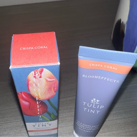 NIB Bloom Effects Tulip Tint Lip & Cheek Balm in Crispa Coral, 13 mL - Picture 2 of 4